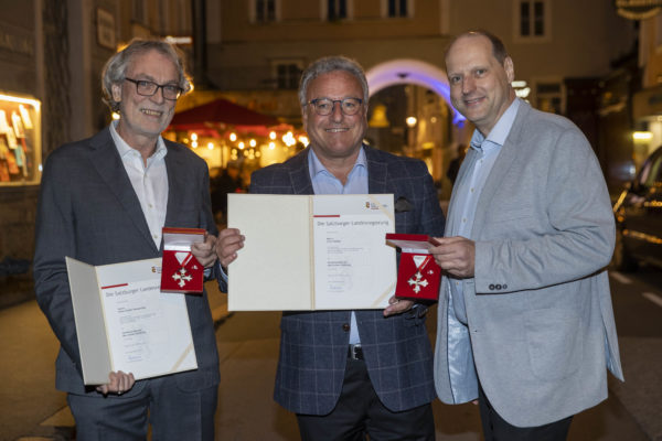 Verdienstzeichen des Landes Salzburg an Verleger Arno Kleibel